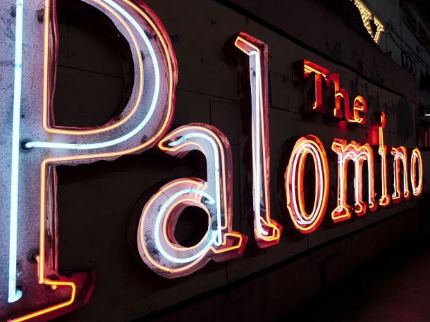 Palomino_neon_sign_at_Valley_Relics_Museum_2017-05-07